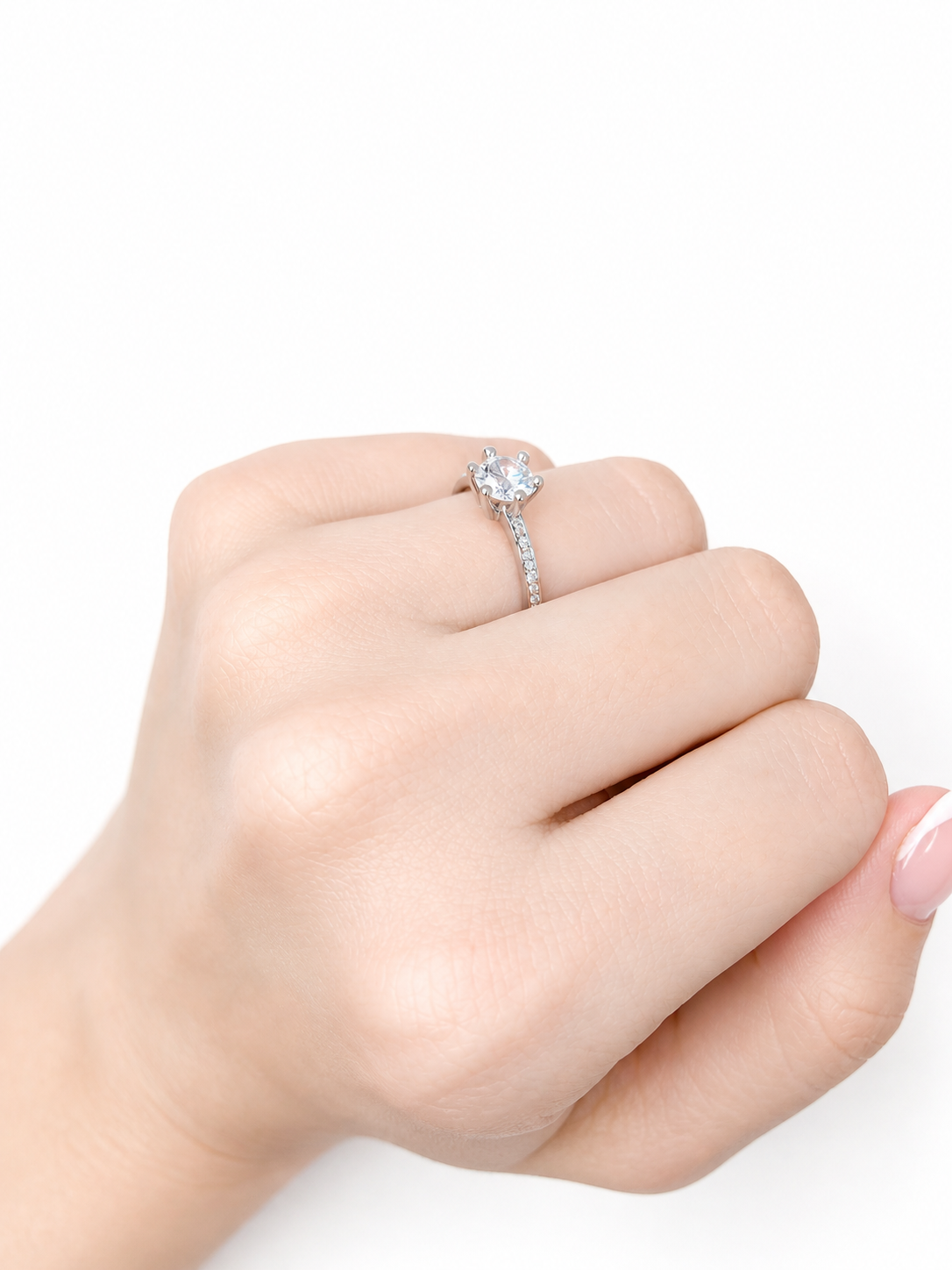 Aphrodite Ring – Zirkonia-Solitär mit Sechskrallen-Fassung und Pavé-Besatz, Edelstahl mit Platinbeschichtung