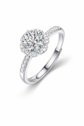 Flora Ring – Zirkonia mit Sechskrallen und floralem Pavé-Halo, Pavé-Schiene, Edelstahl mit Platinbeschichtung