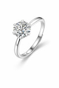 Rhea Ring – Größter Zirkonia-Solitär der Kollektion in Sechskrallen-Fassung auf glatter polierter Ringschiene, Edelstahl mit Platinbeschichtung