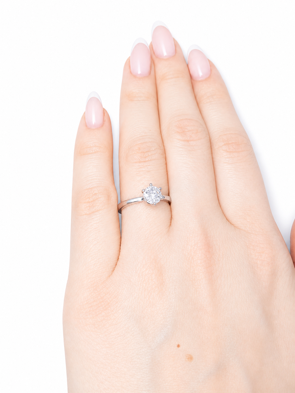 Asteria Ring – Klassischer Zirkonia-Solitär mit Sechskrallen auf glatter Ringschiene, Edelstahl mit Platinbeschichtung