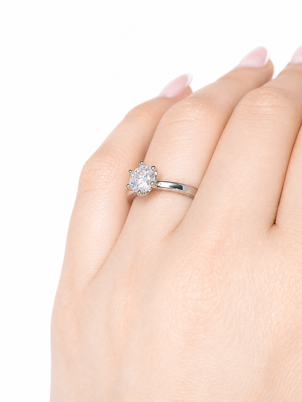 Asteria Ring – Klassischer Zirkonia-Solitär mit Sechskrallen auf glatter Ringschiene, Edelstahl mit Platinbeschichtung