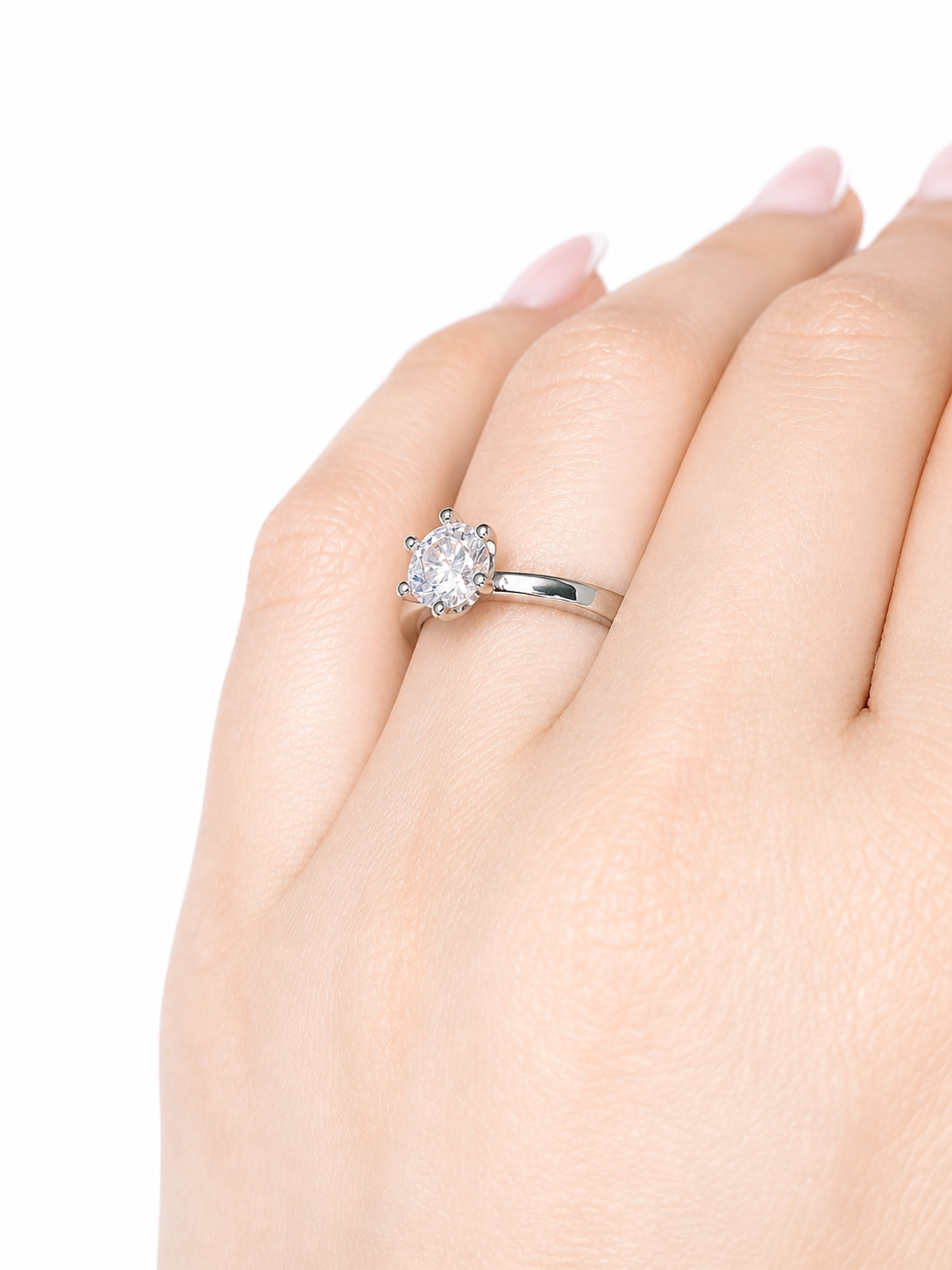 Asteria Ring – Klassischer Zirkonia-Solitär mit Sechskrallen auf glatter Ringschiene, Edelstahl mit Platinbeschichtung