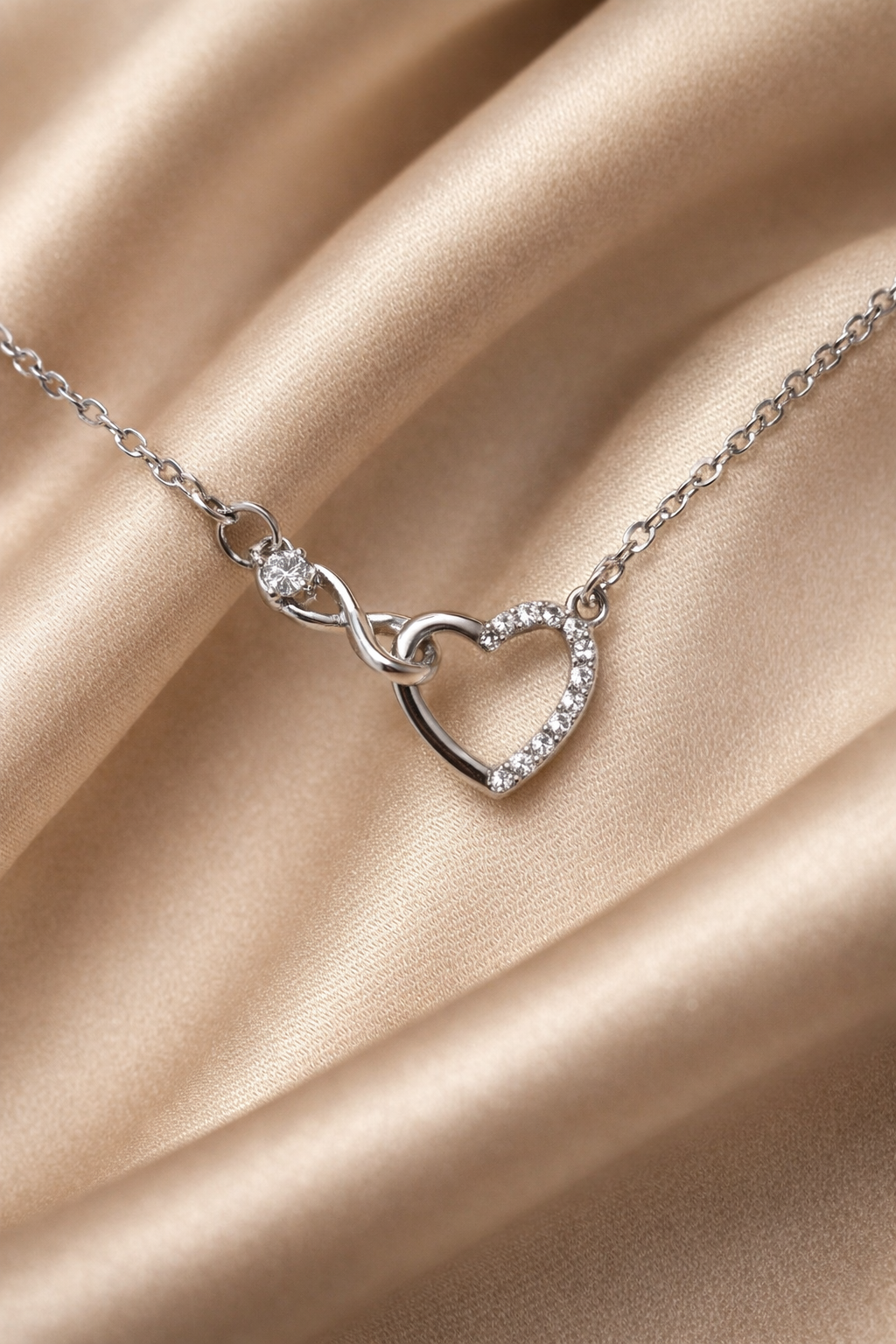 Amour Éternel Halskette – Edelstahl mit 18K Goldvergoldung oder in silberfarbener Ausführung – Herz Anhänger | Alextra Jewelry