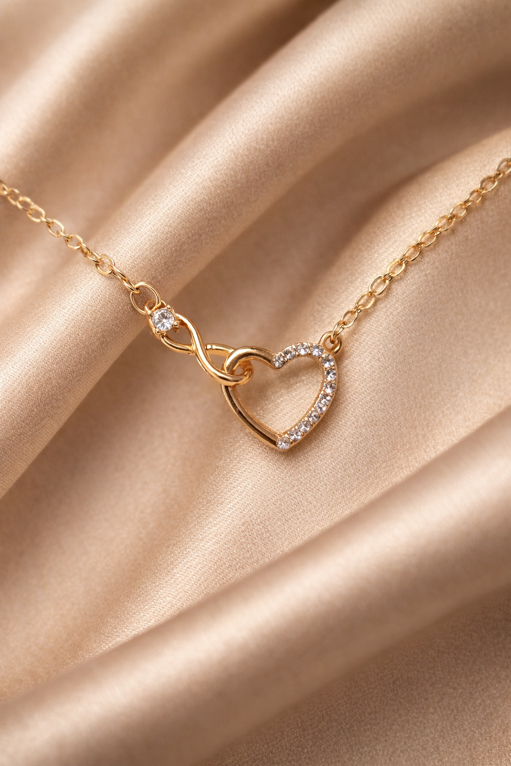 Amour Éternel Halskette – Edelstahl mit 18K Goldvergoldung oder in silberfarbener Ausführung – Herz Anhänger | Alextra Jewelry