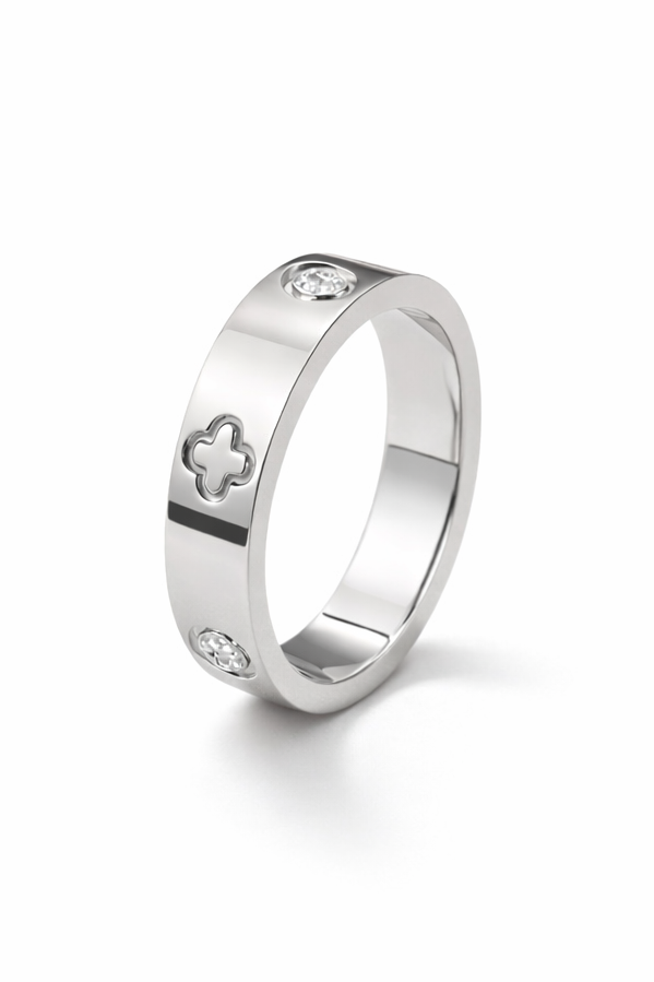 Chloé Ring – Edelstahl mit Kleeblatt & Zirkonia – Silber | Alextra Jewelry