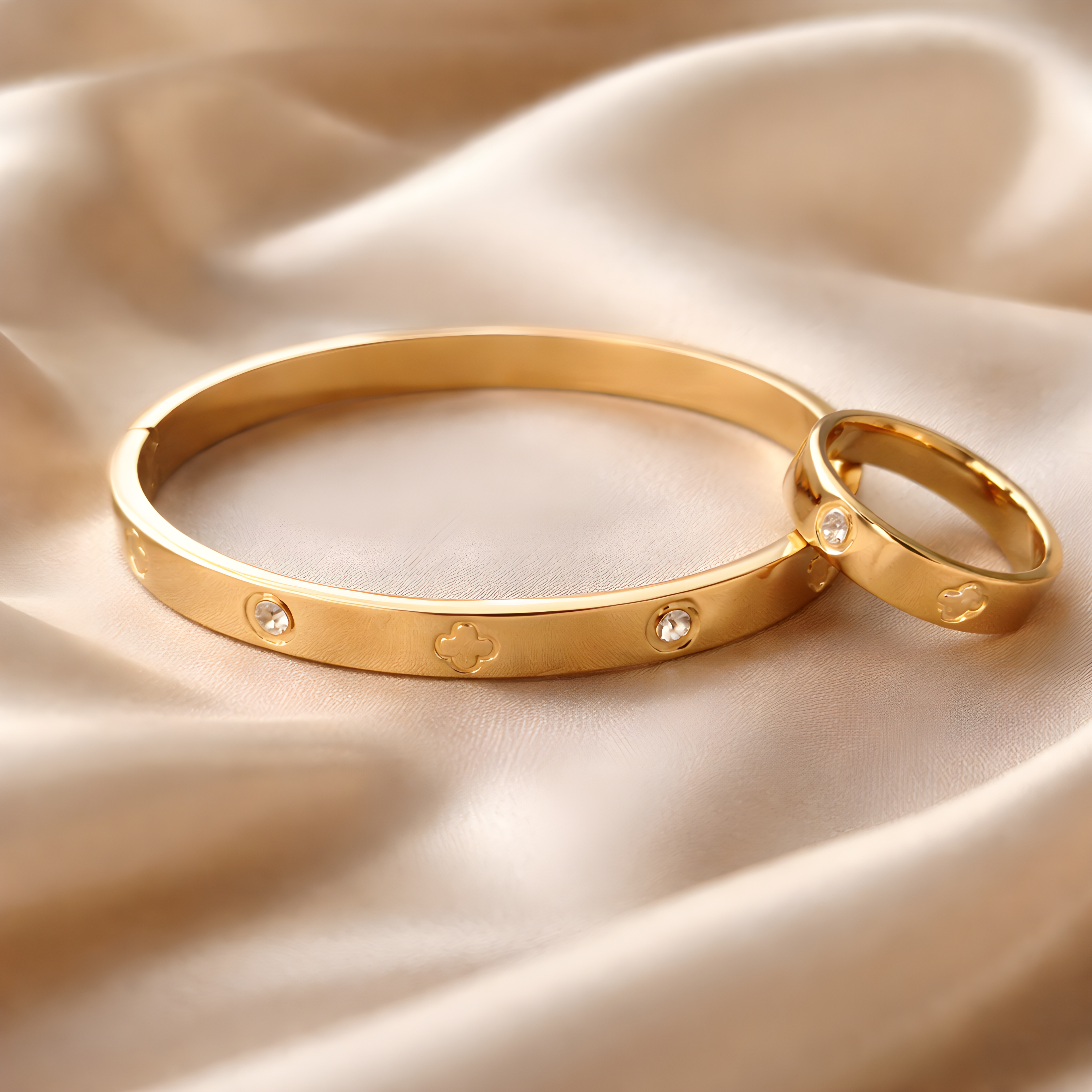 Chloé Set – Ring & Armband – Edelstahl mit 18K Goldvergoldung oder in silberfarbener Ausführung – Femmes Collection | Alextra Jewelry