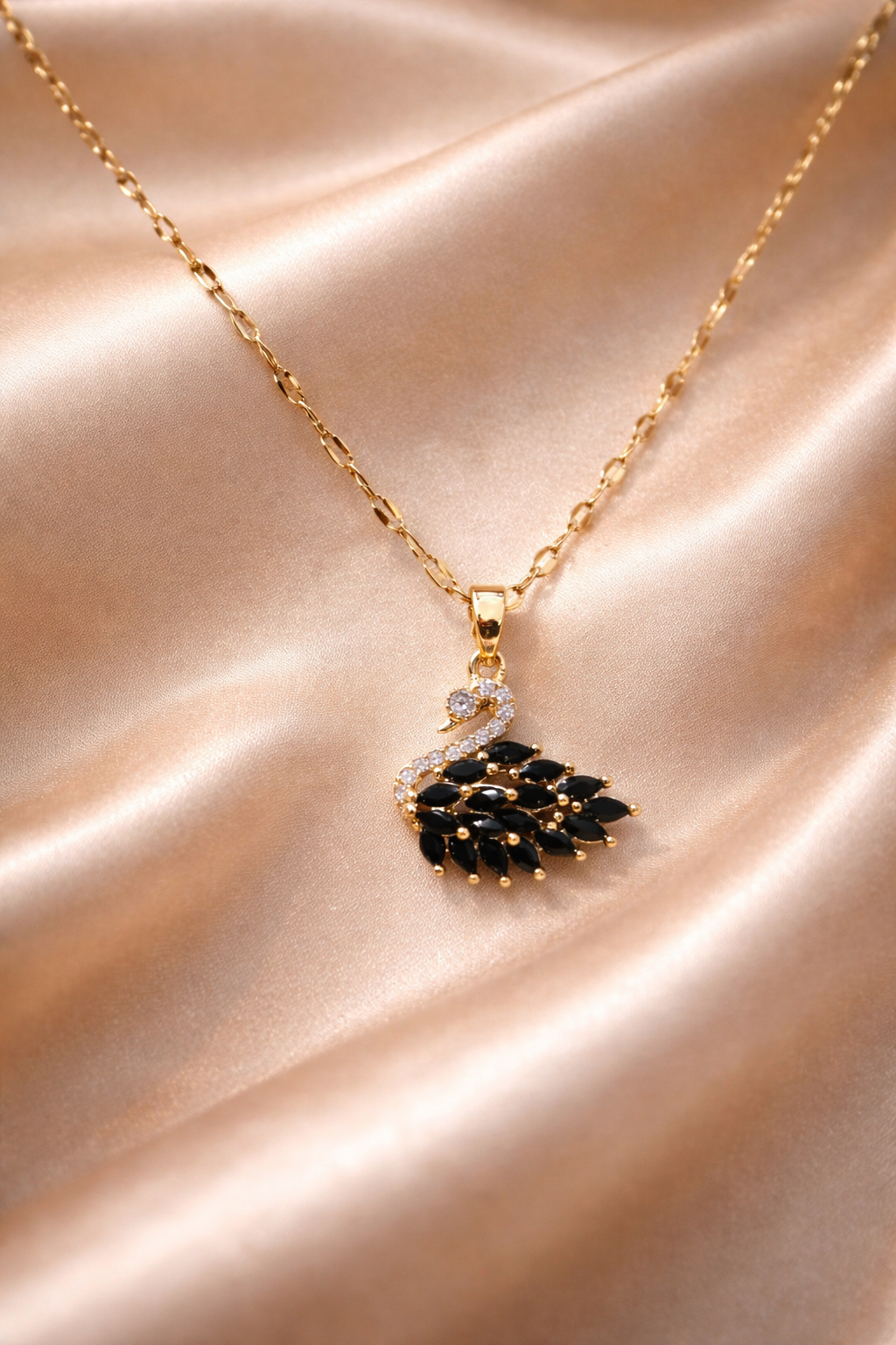 Cygne Éternel Collier – Edelstahl mit 18K Goldvergoldung – Schwan Anhänger Gold & Schwarz | Alextra Jewelry