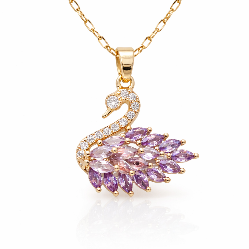 Cygne Éternel Collier – Edelstahl mit 18K Goldvergoldung – Schwan Anhänger Gold & Flieder | Alextra Jewelry