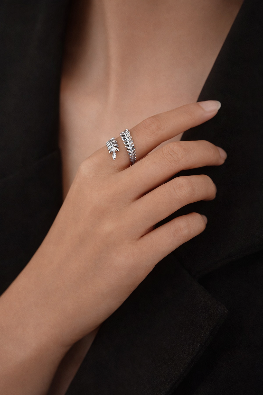 Feuille d'Amour Ring – Edelstahl in silberfarbener Ausführung – Offener Blattring | Alextra Jewelry