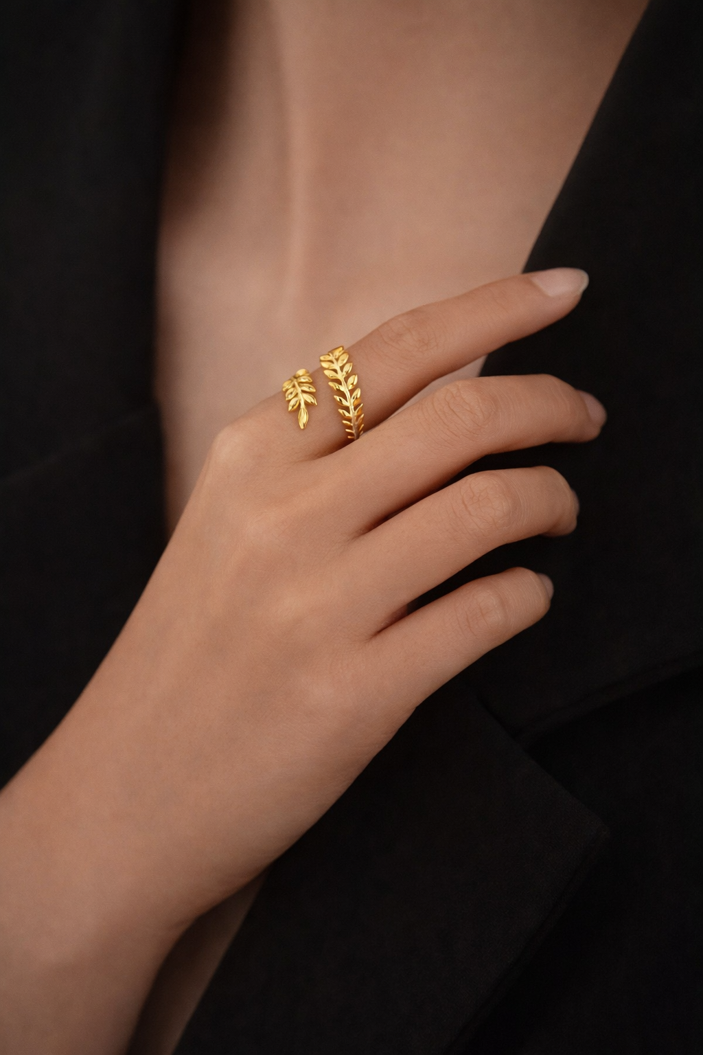 Feuille d'Amour Ring – Edelstahl mit 18K Goldvergoldung – Offener Blattring | Alextra Jewelry
