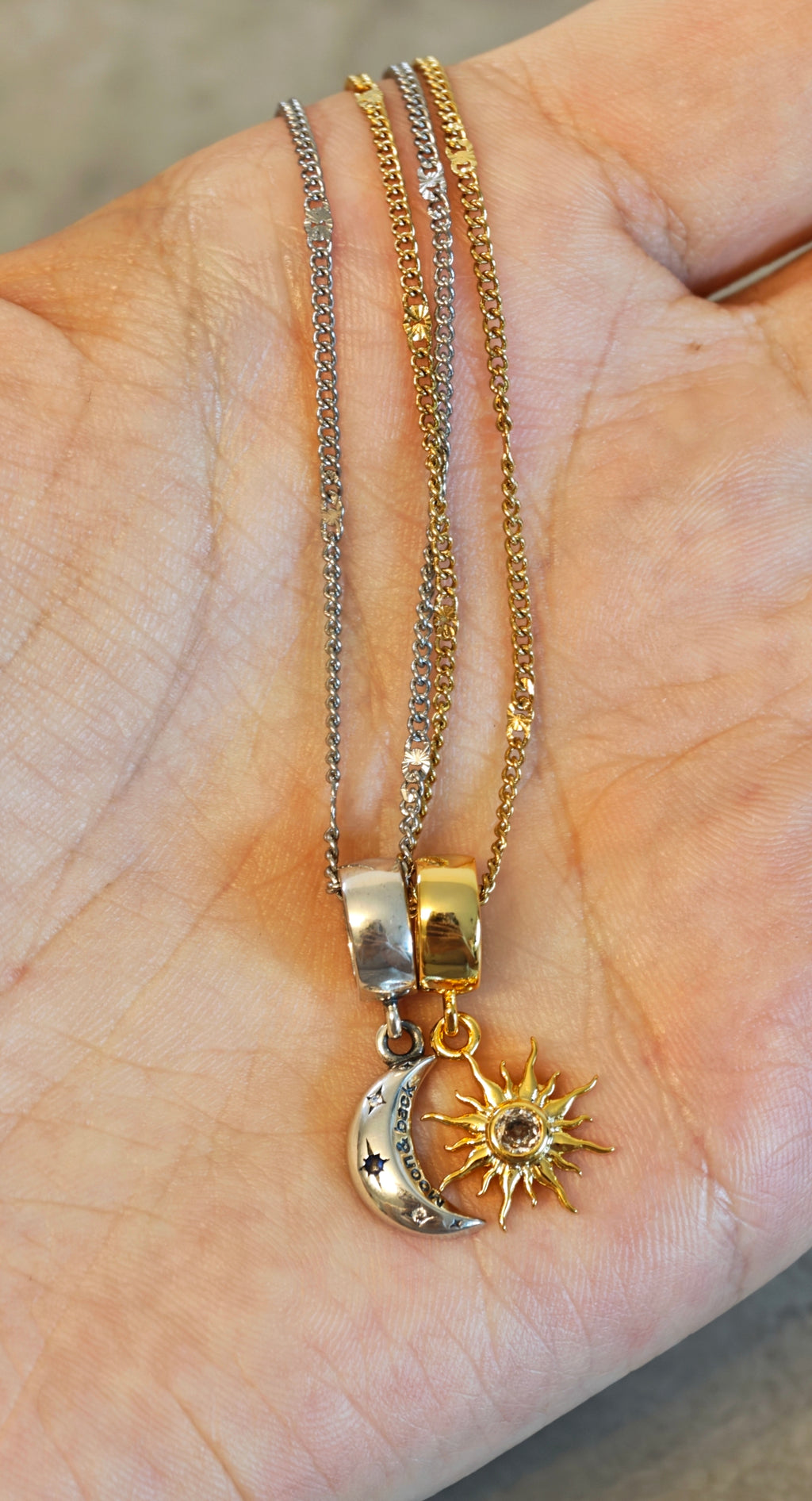 Sonne & Mond Collier Set – Sterlingsilber Partnerkette mit Mond- und Sonnen-Anhänger, Edelstahlketten in Silber und Gold, 42 cm