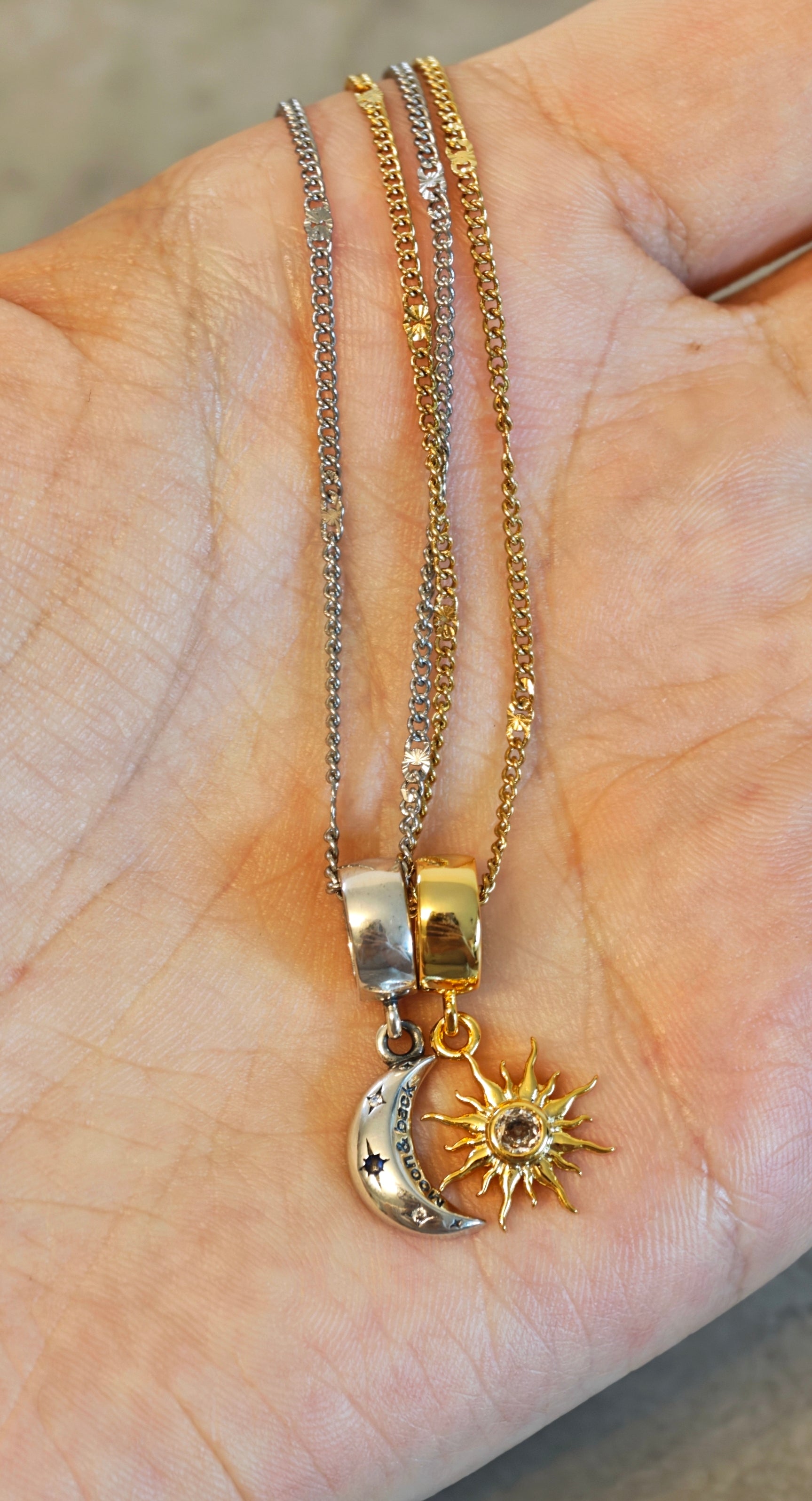 Sonne & Mond Collier Set – Sterlingsilber Partnerkette mit Mond- und Sonnen-Anhänger, Edelstahlketten in Silber und Gold, 42 cm
