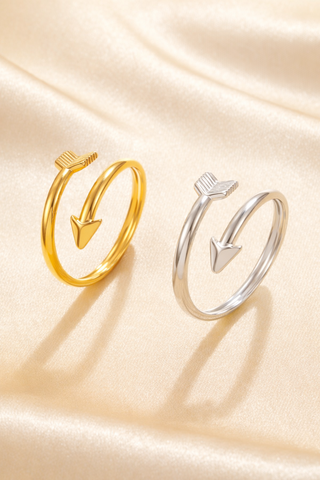 Pfeil d'Amour Ring – Edelstahl mit 18K Vergoldung und in silberfarbener Ausführung – Offener Pfeilring | Alextra Jewelry