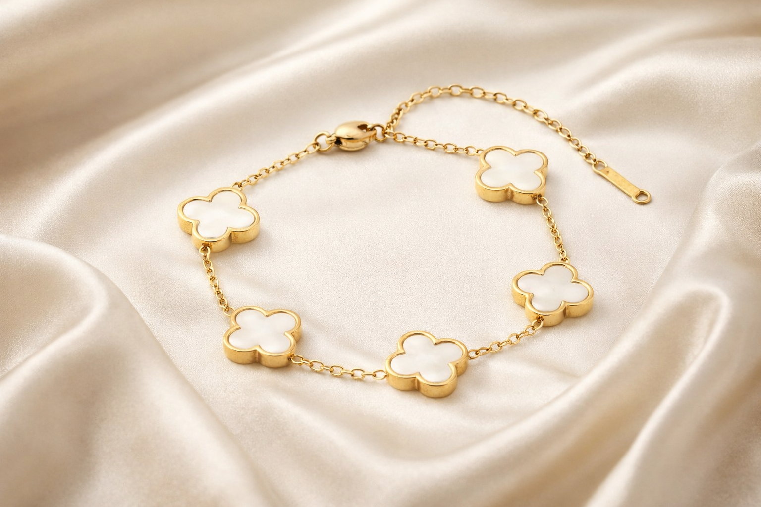 Trèfle Nacré Armband – Edelstahl mit 18K Goldvergoldung – Kleeblatt & Perlmutt | Alextra Jewelry