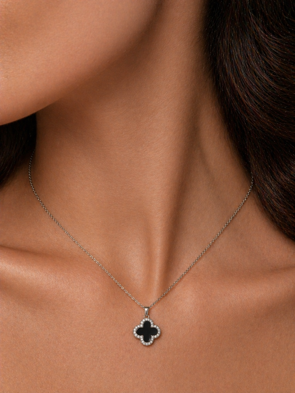 Trèfle Réversible Luxe Halskette – Edelstahl in silberfarbener Ausführung – Kleeblatt Anhänger | Alextra Jewelry