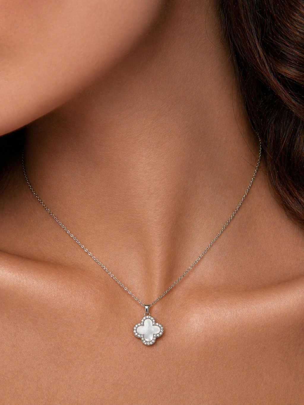 Trèfle Réversible Luxe Halskette – Edelstahl in silberfarbener Ausführung – Kleeblatt Anhänger | Alextra Jewelry