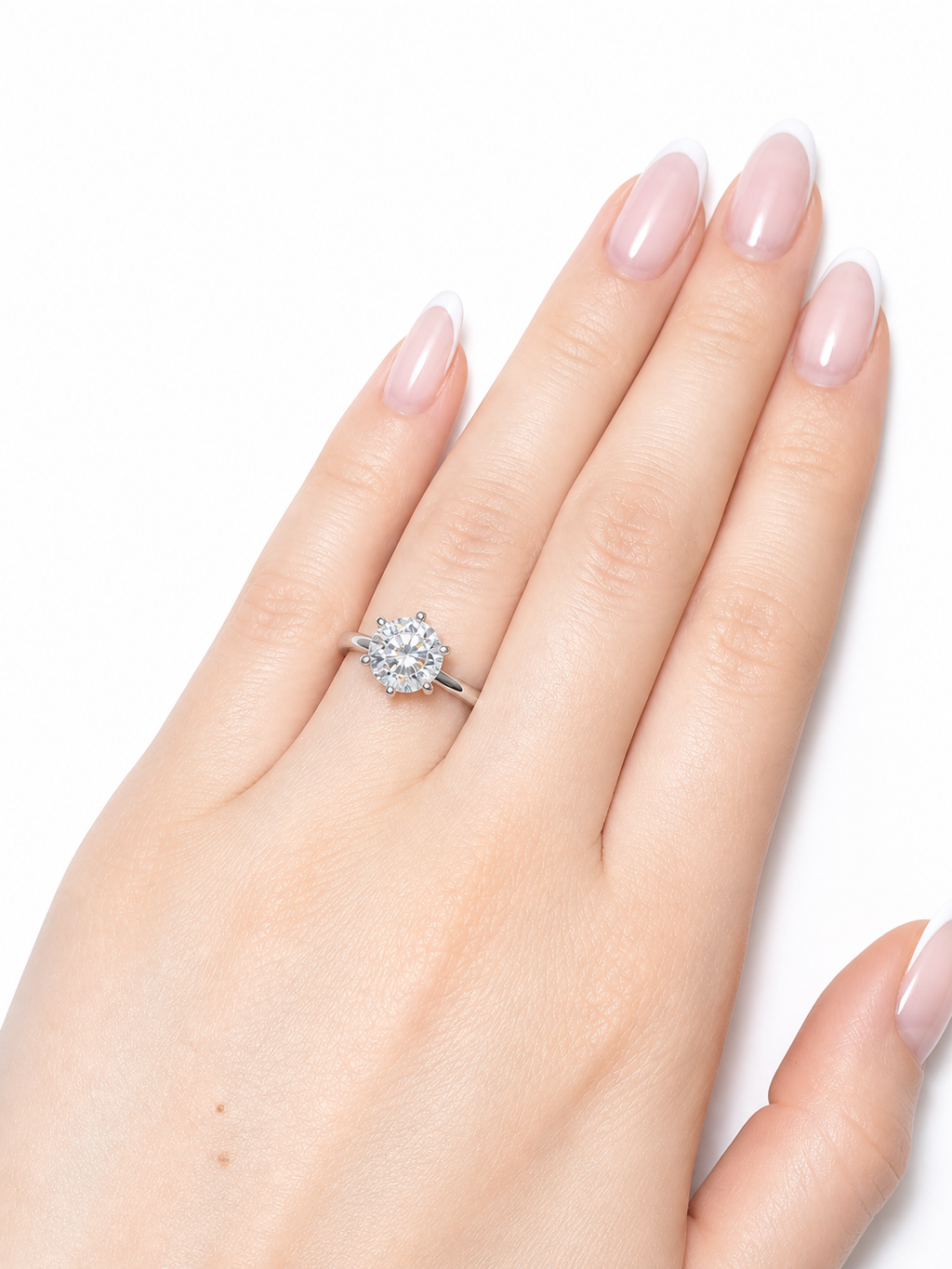 Rhea Ring – Größter Zirkonia-Solitär der Kollektion in Sechskrallen-Fassung auf glatter polierter Ringschiene, Edelstahl mit Platinbeschichtung