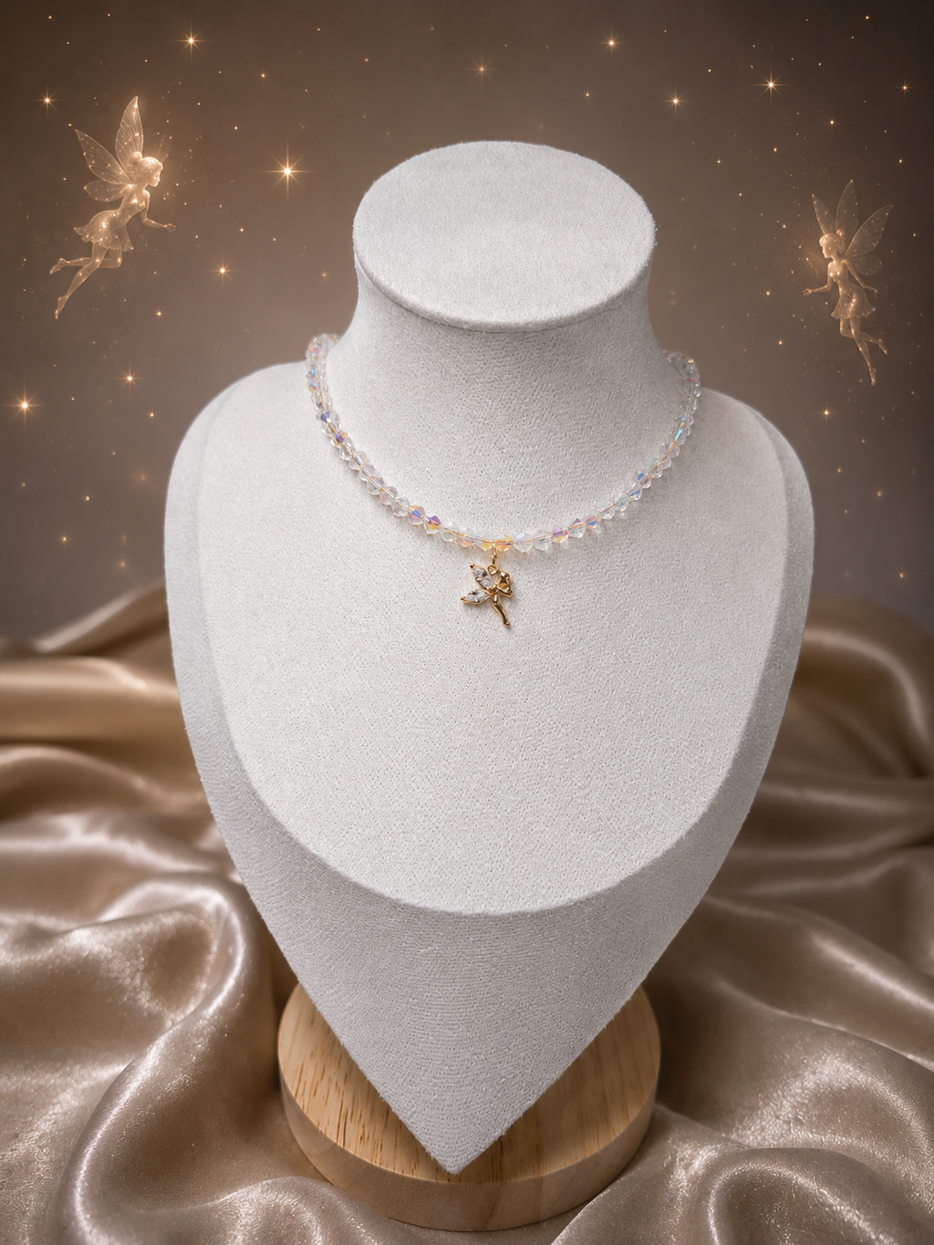 Feenmärchen Choker – handgefertigter Kristall-Choker mit goldenem Feen-Anhänger und Zirkonia-Flügeln, Alextra Boutique Studio