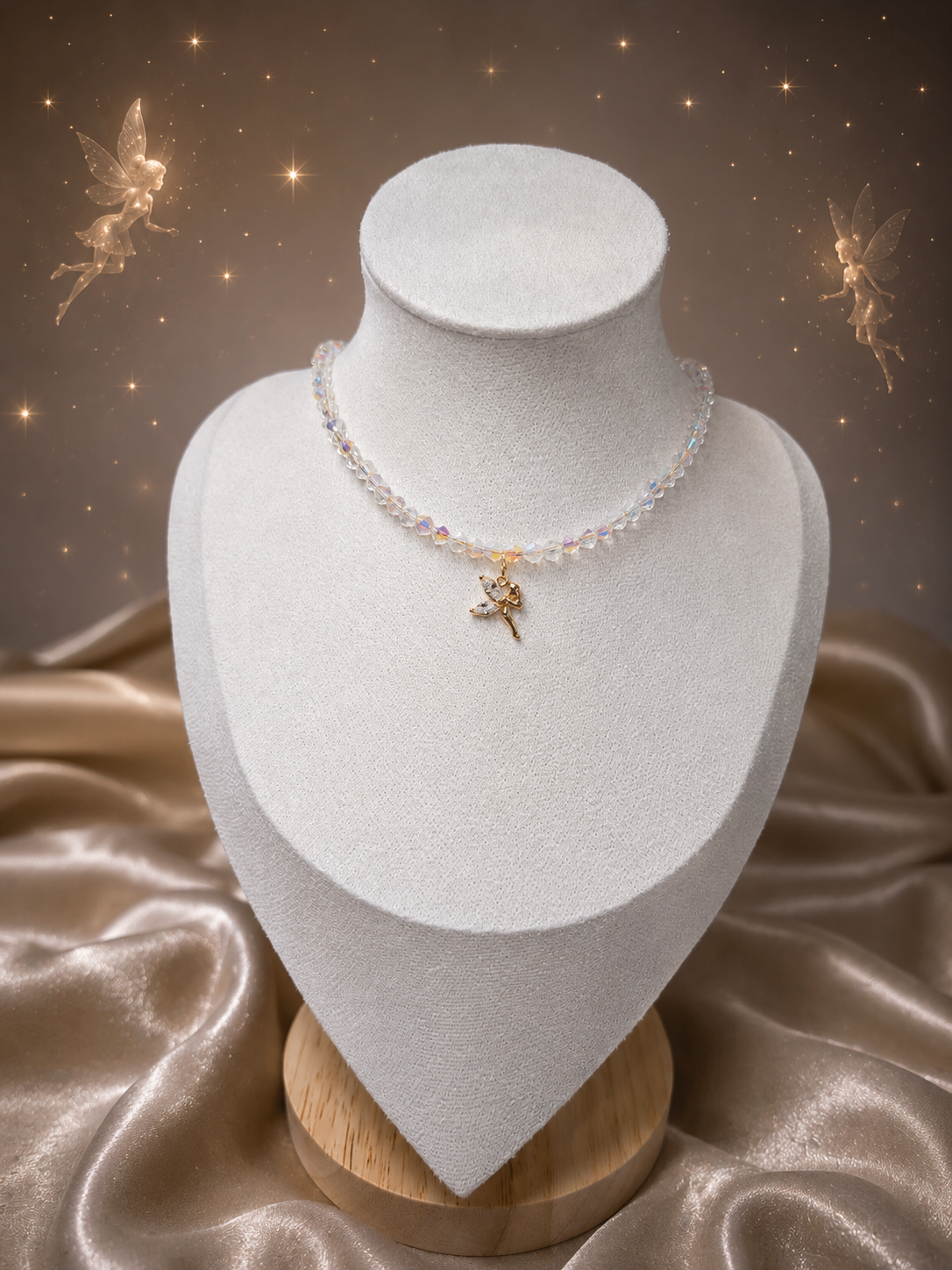 Feenmärchen Choker – handgefertigter Kristall-Choker mit goldenem Feen-Anhänger und Zirkonia-Flügeln, Alextra Boutique Studio
