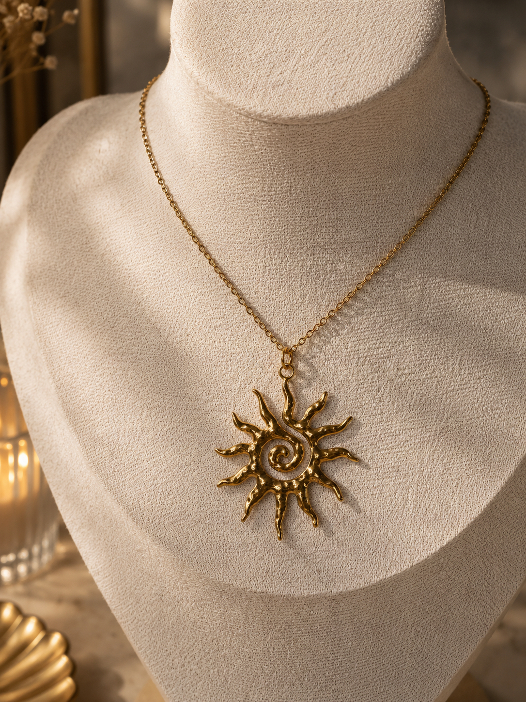 Sonnen Collier mit Sonnenanhänger aus Edelstahl mit 18K Goldvergoldung von Alextra Jewelry