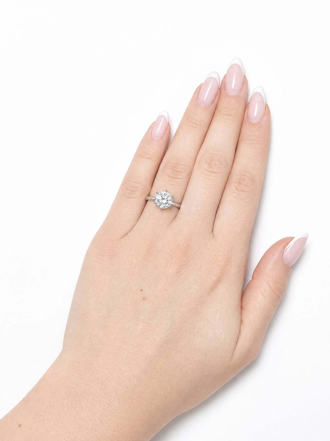 Rhea Ring – Größter Zirkonia-Solitär der Kollektion in Sechskrallen-Fassung auf glatter polierter Ringschiene, Edelstahl mit Platinbeschichtung