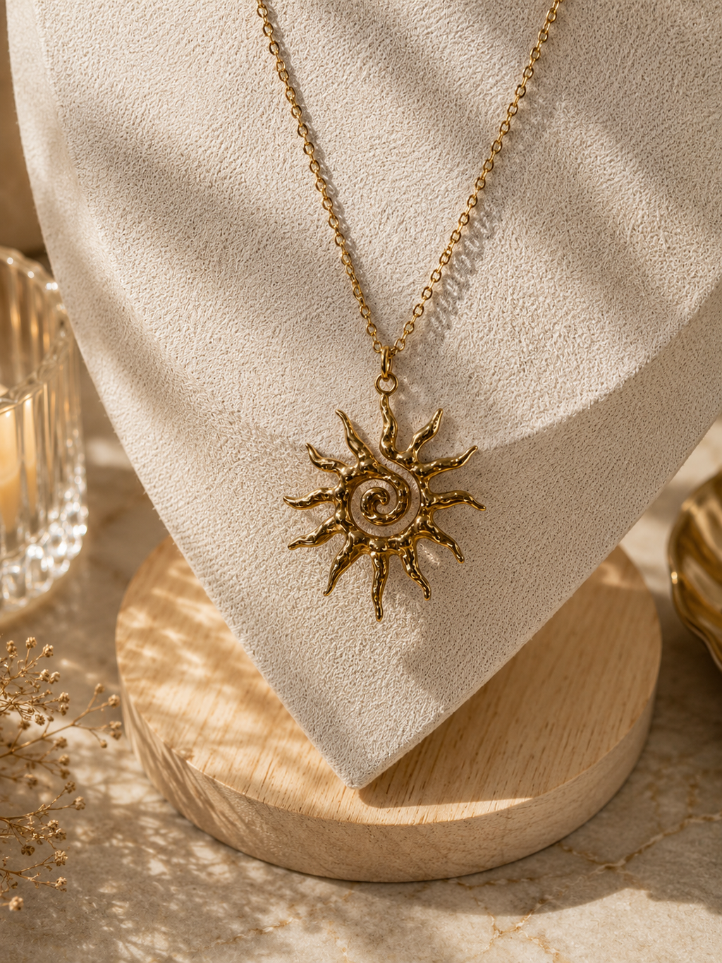 Sonnen Collier mit Sonnenanhänger aus Edelstahl mit 18K Goldvergoldung von Alextra Jewelry