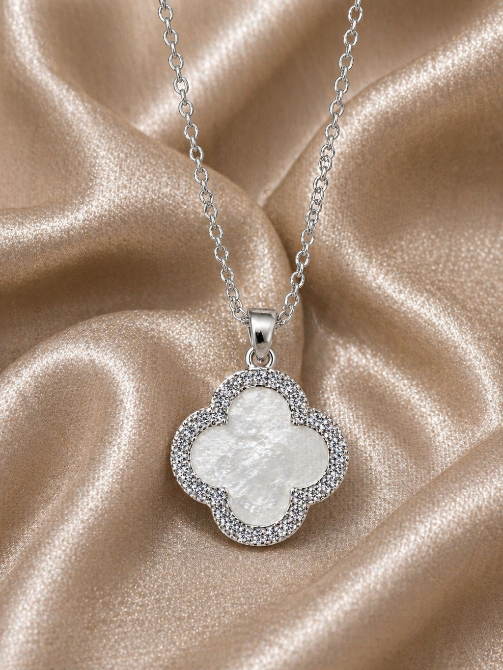Trèfle Nacré Collier – Silber, Perlmutt-Kleeblatt mit Zirkonia, drehbarer Anhänger