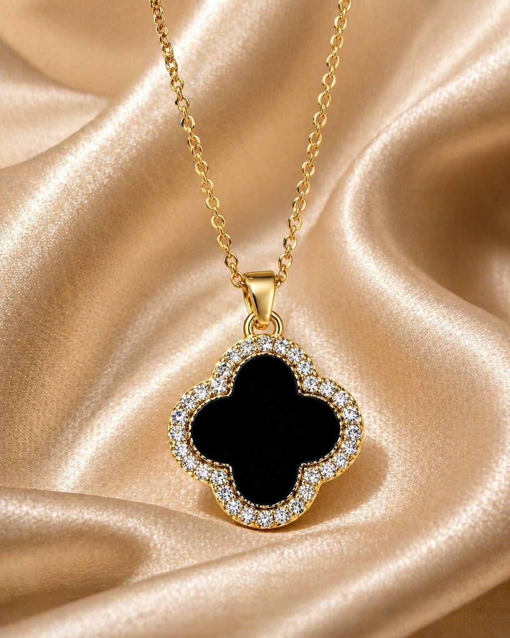 Trèfle Noir Collier – Gold, schwarzes Kleeblatt mit Zirkonia, drehbarer Anhänger, 18K Goldvergoldung