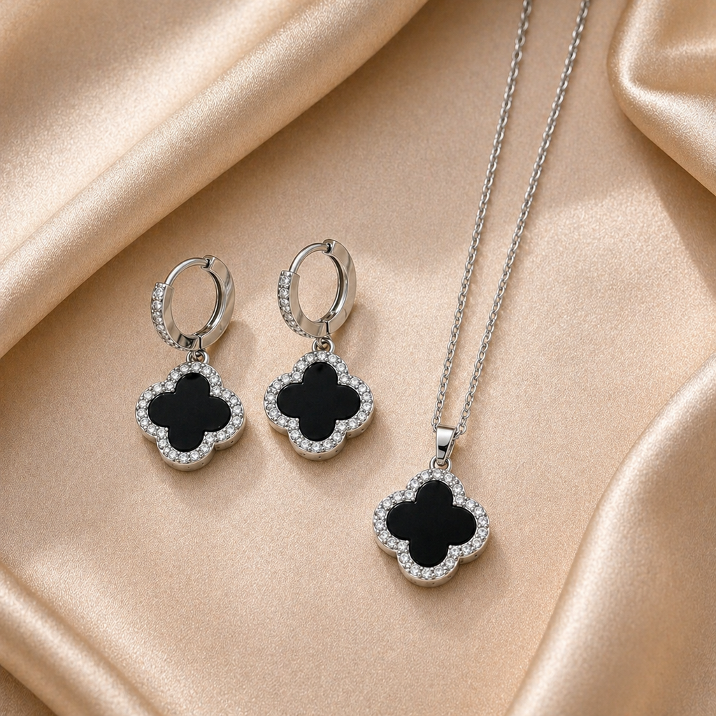 Trèfle Noir Set – Silber, schwarzes Kleeblatt Ohrringe und Collier mit Zirkonia, silberfarben