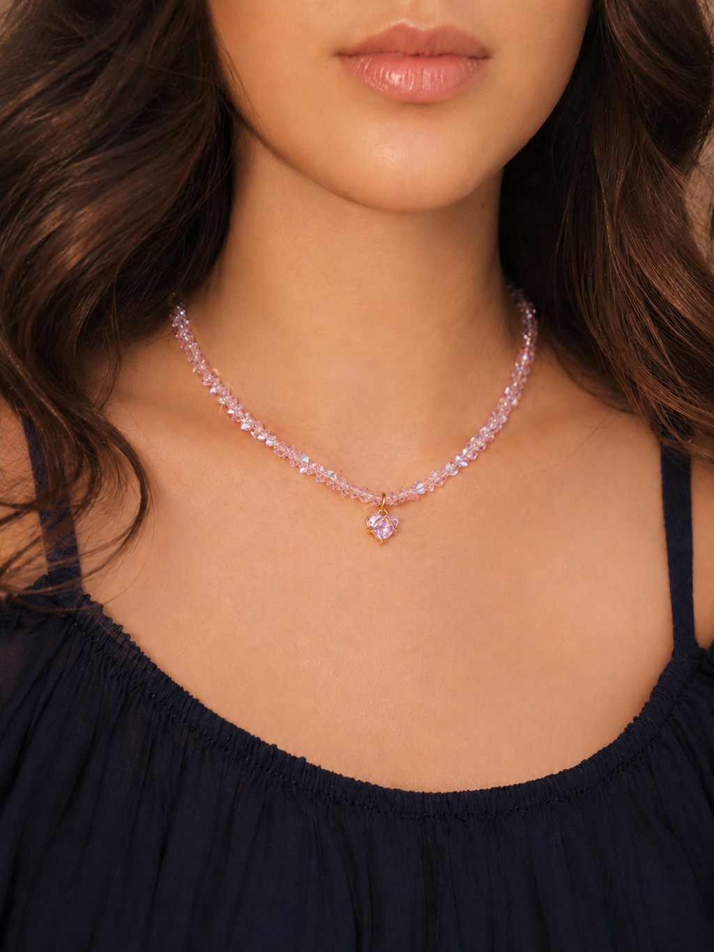 Kristall Herz Collier – Lifestyle-Aufnahme