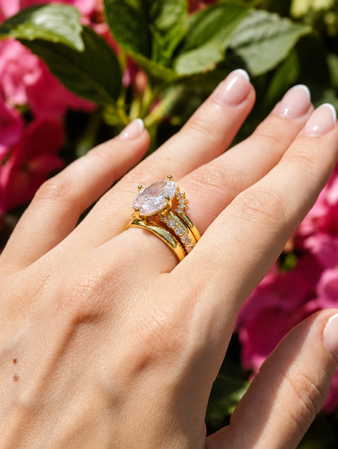 Royal Icon Ring Set – Seitenansicht an der Hand