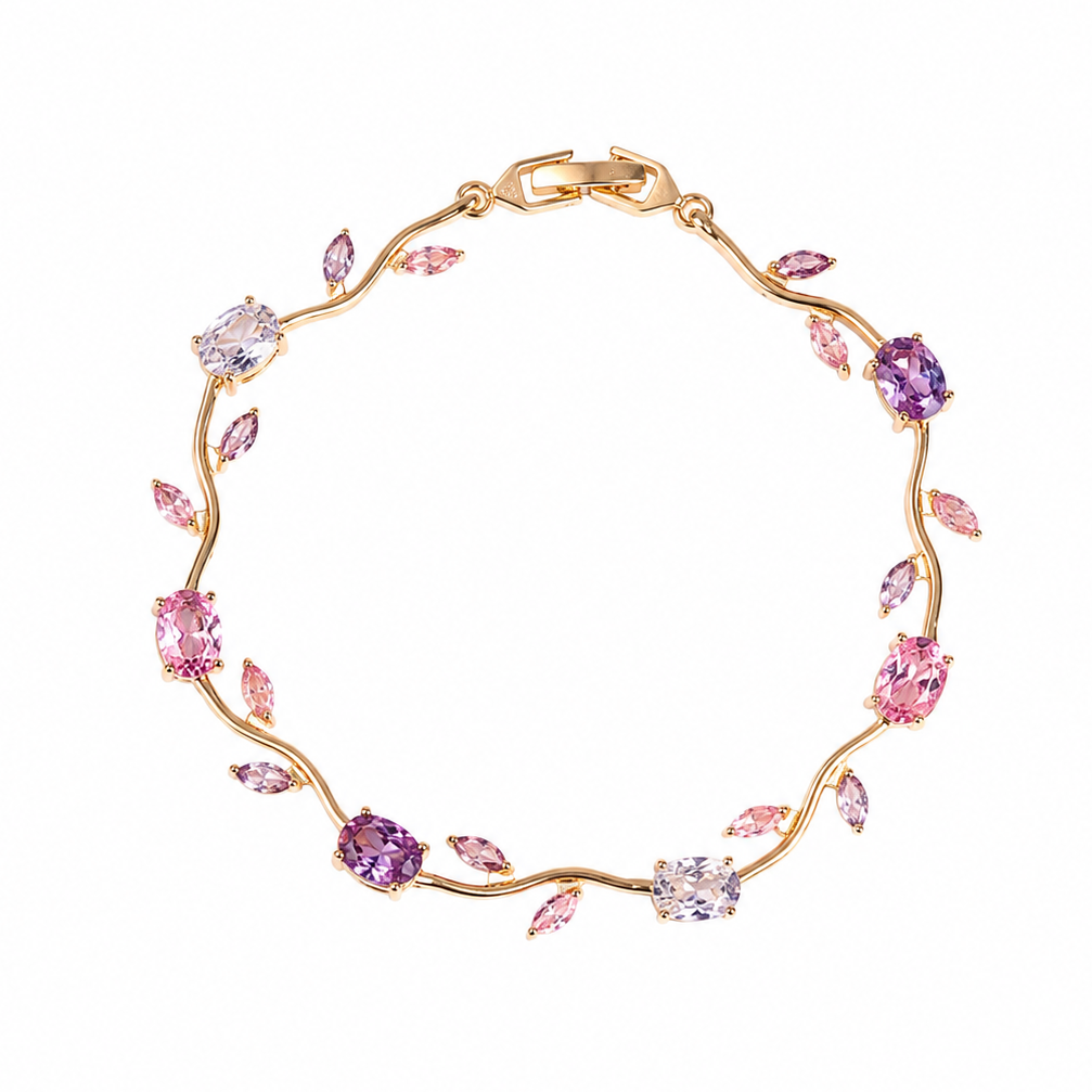 Tulipa Bloom Armband mit 18K Goldvergoldung und bunten Zirkonia-Steinen in Rosa, Violett und Weiß, Draufsicht auf weißem Hintergrund