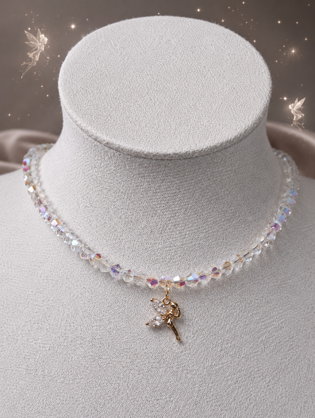 Feenmärchen Choker – handgefertigter Kristall-Choker mit goldenem Feen-Anhänger und Zirkonia-Flügeln, Alextra Boutique Studio