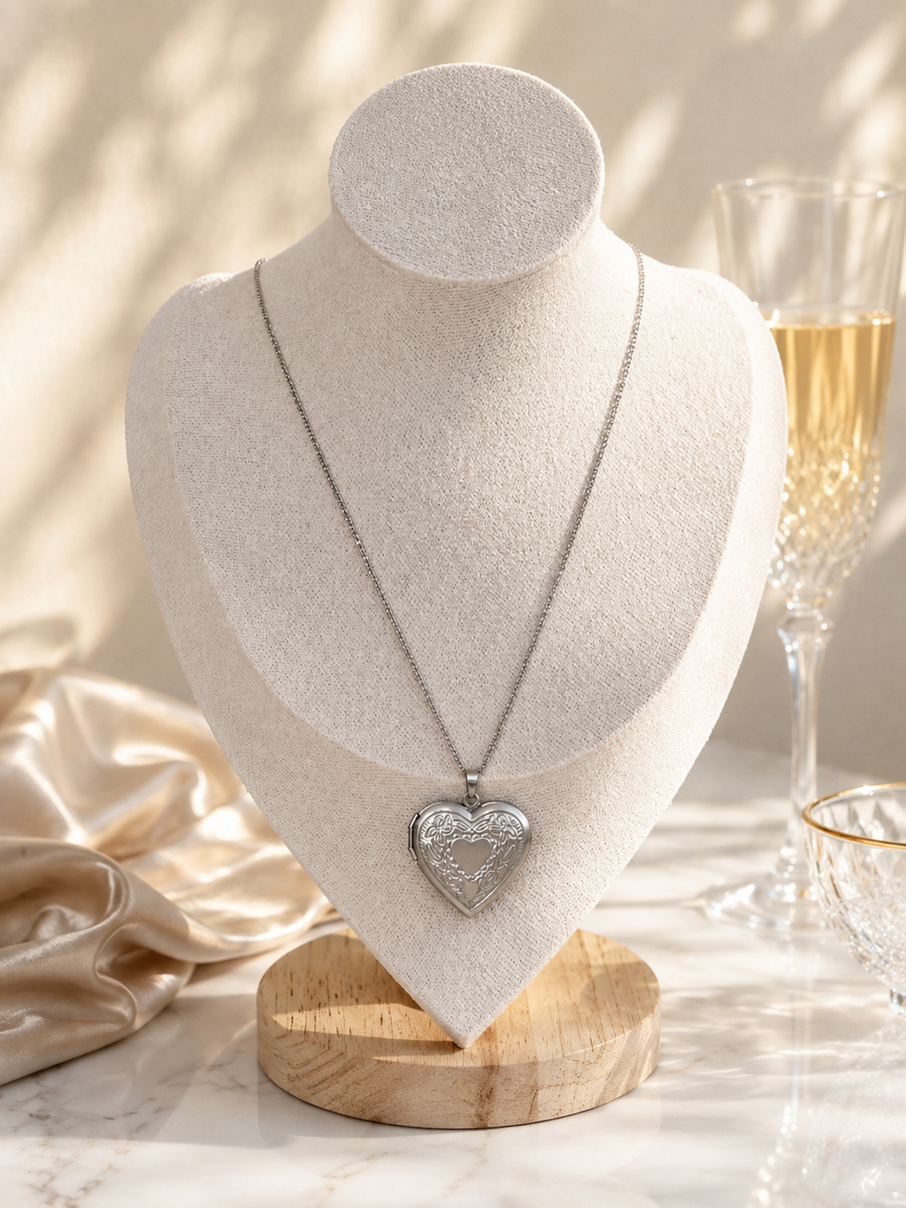 Herzmedaillon Halskette – Öffnender Herzanhänger mit Gravur | Alextra Jewelry