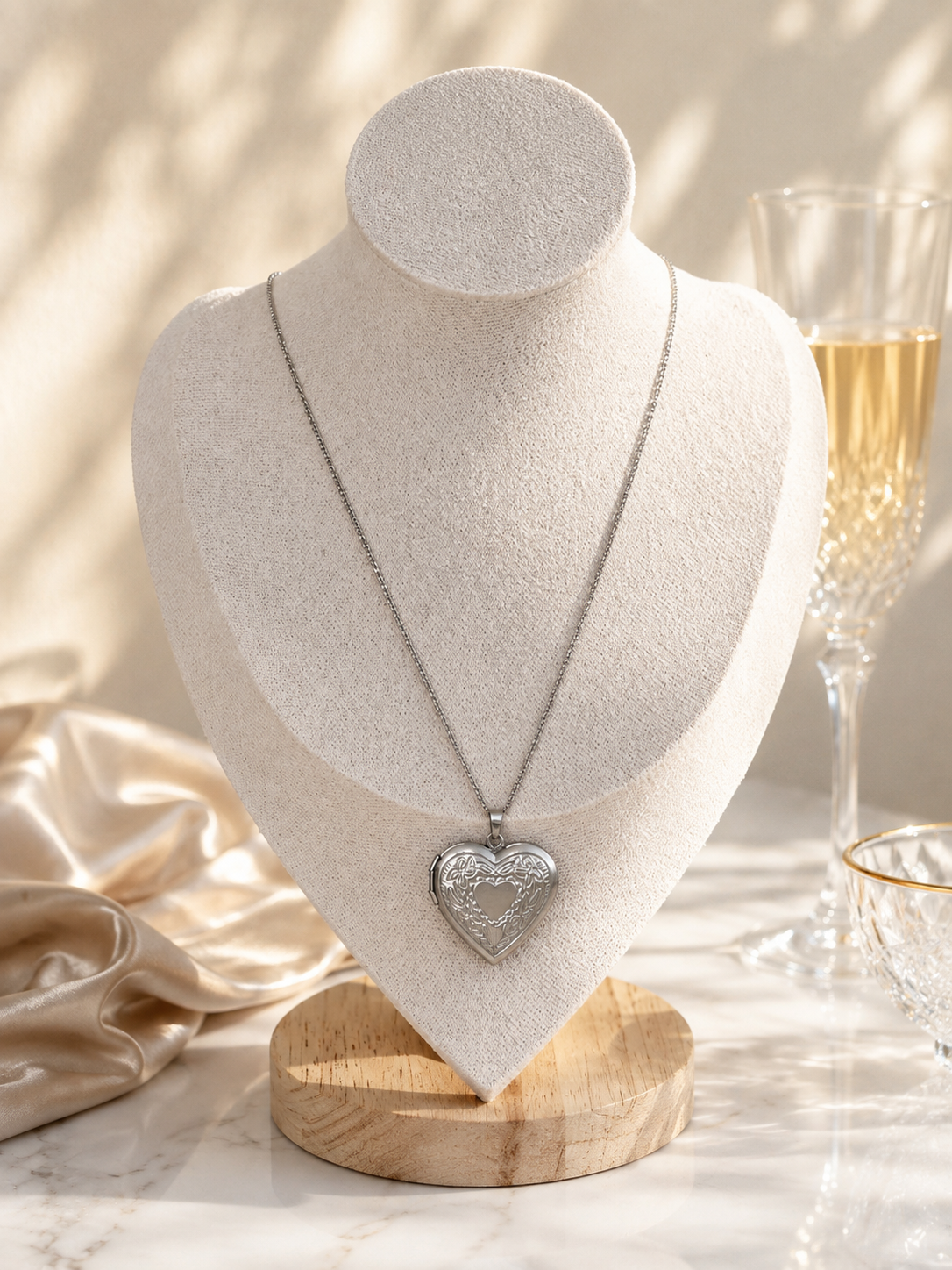 Herzmedaillon Halskette – Öffnender Herzanhänger mit Gravur | Alextra Jewelry