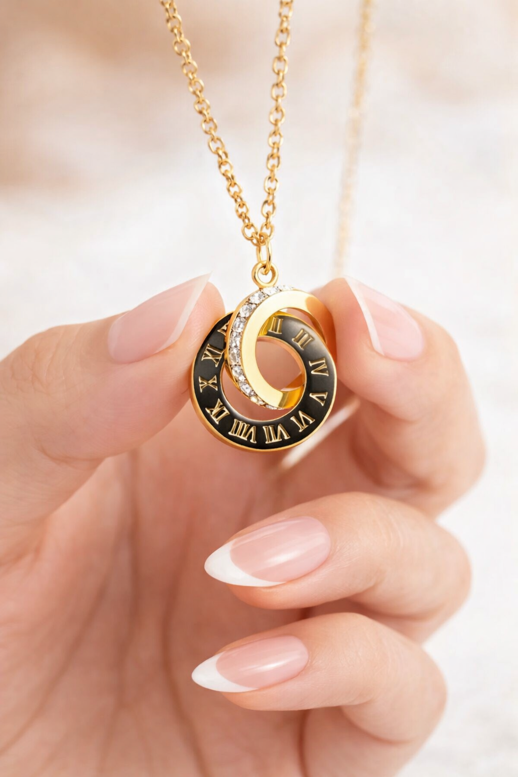 Tempus Éternel Halskette – Edelstahl mit 18K Vergoldung oder in silberfarbener Ausführung – Römische Ziffern | Alextra Jewelry