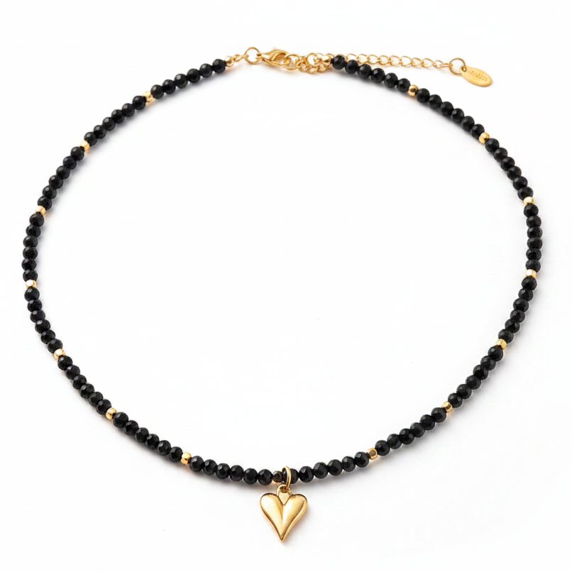 Noir Herz Collier – schwarzes Rutilquarz Choker mit goldenem Herzanhänger von Alextra Jewelry