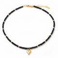 Noir Herz Collier – schwarzes Rutilquarz Choker mit goldenem Herzanhänger von Alextra Jewelry