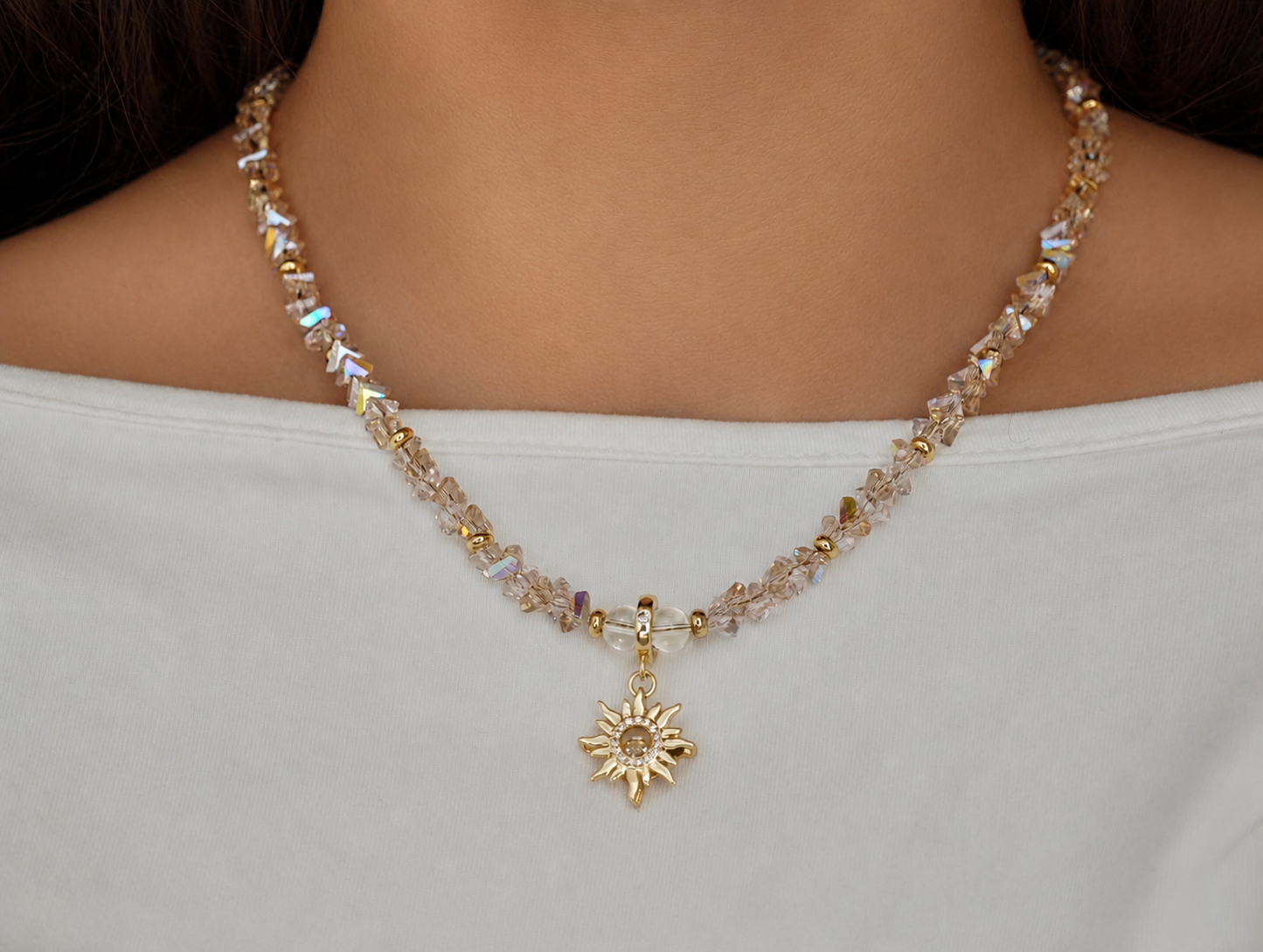 Sonnenzauber Collier – handgefertigtes Kristall-Collier in Rosa und Champagner mit goldenem Sonnen-Anhänger aus Sterlingsilber, Alextra Boutique Studio