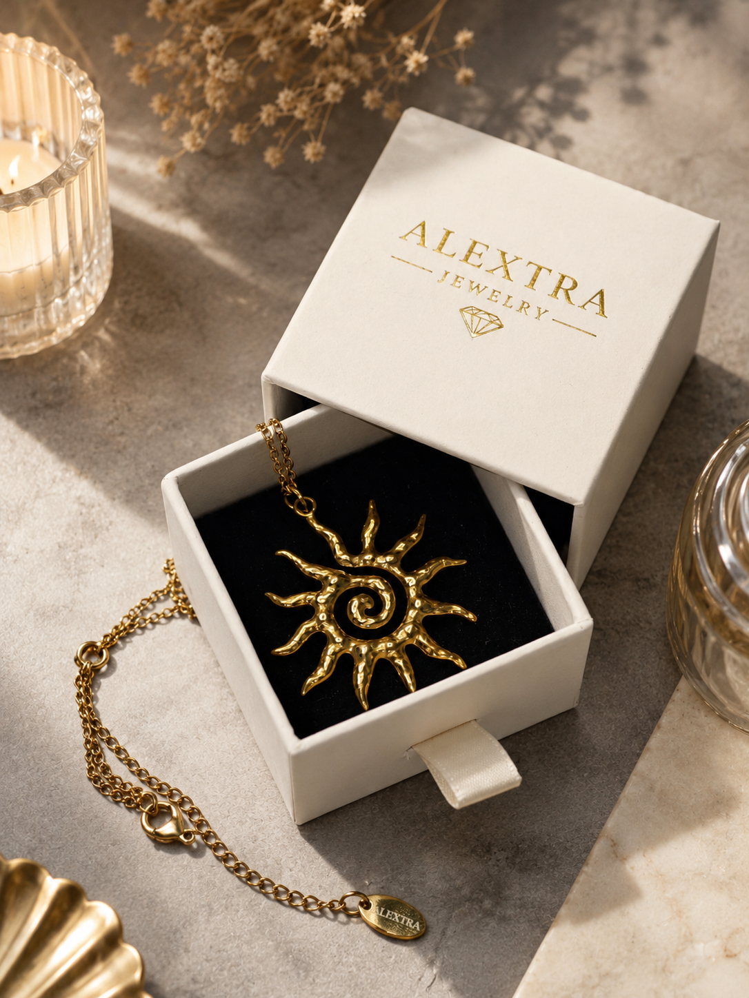 Sonnen Collier mit Sonnenanhänger aus Edelstahl mit 18K Goldvergoldung von Alextra Jewelry