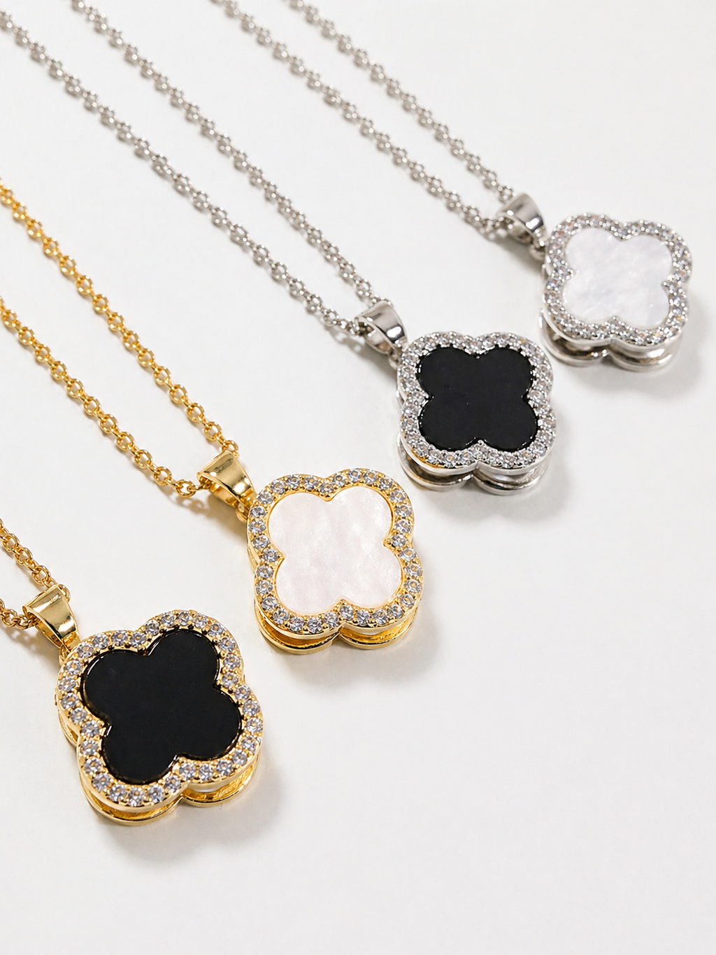 Trèfle Collier – Kleeblatt mit Zirkonia, drehbarer Anhänger