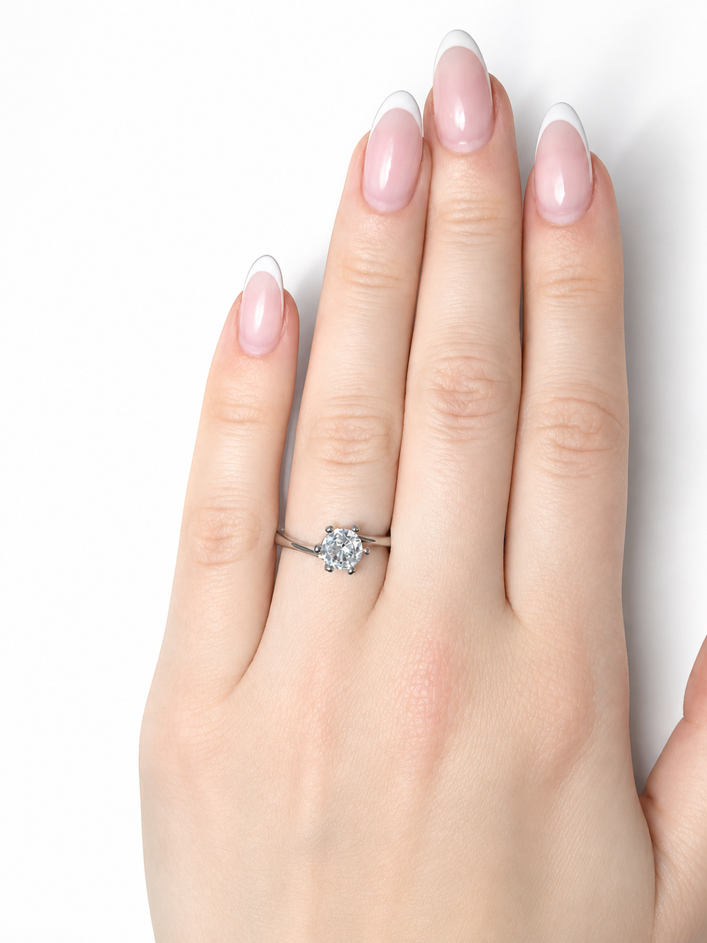 Vesta Ring – Zirkonia mit Sechskrallen auf asymmetrisch verlaufender, glatter Ringschiene, Edelstahl mit Platinbeschichtung