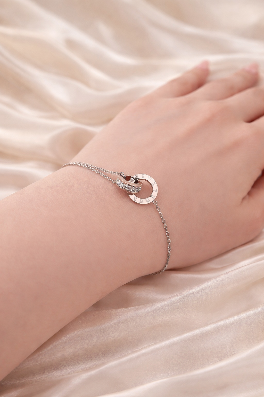 Tempus Éternel Armband – Edelstahl mit 18K Vergoldung oder in silberfarbener Ausführung – Römische Ziffern | Alextra Jewelry