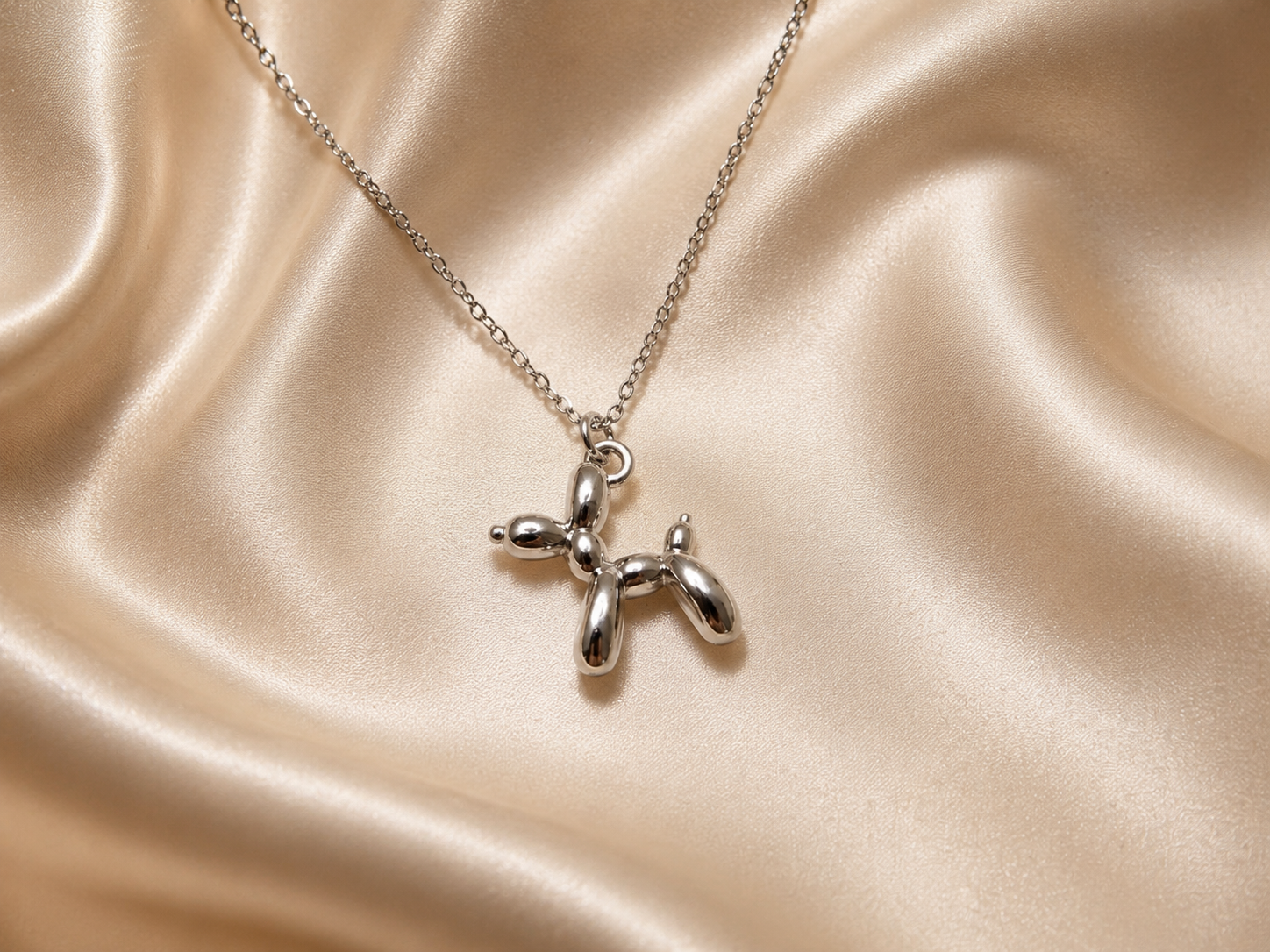 Balloon Dog Collier – Halskette mit Ballon-Hund-Anhänger in Gold und Silber