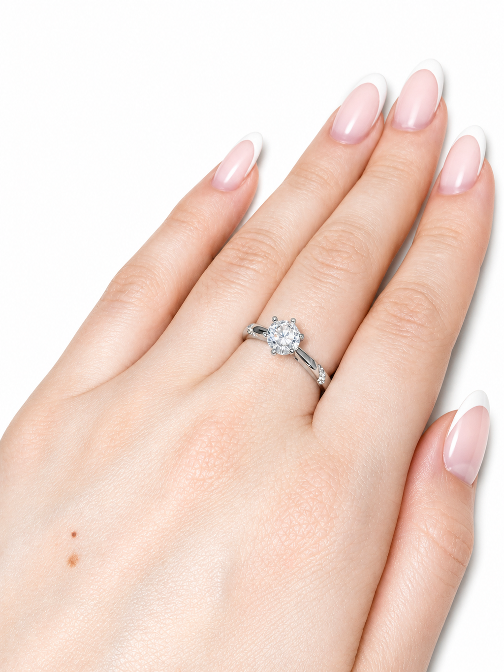 Theia Ring – Zirkonia mit Sechskrallen auf glatter Ringschiene mit zwei symmetrischen Pavé-Steinreihen, Edelstahl mit Platinbeschichtung
