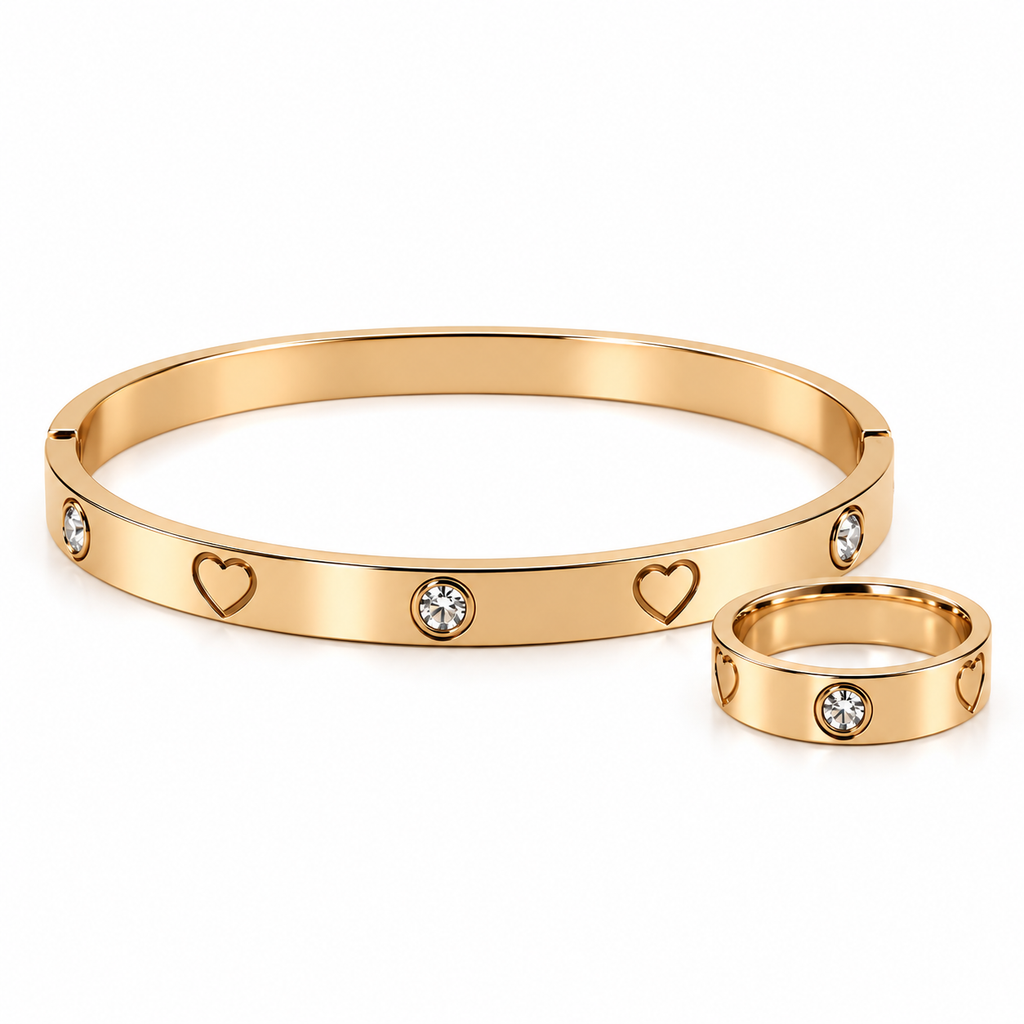 Goldfarbenes Juliette Set mit Herzarmband und passendem Ring mit Zirkonia auf weißem Hintergrund