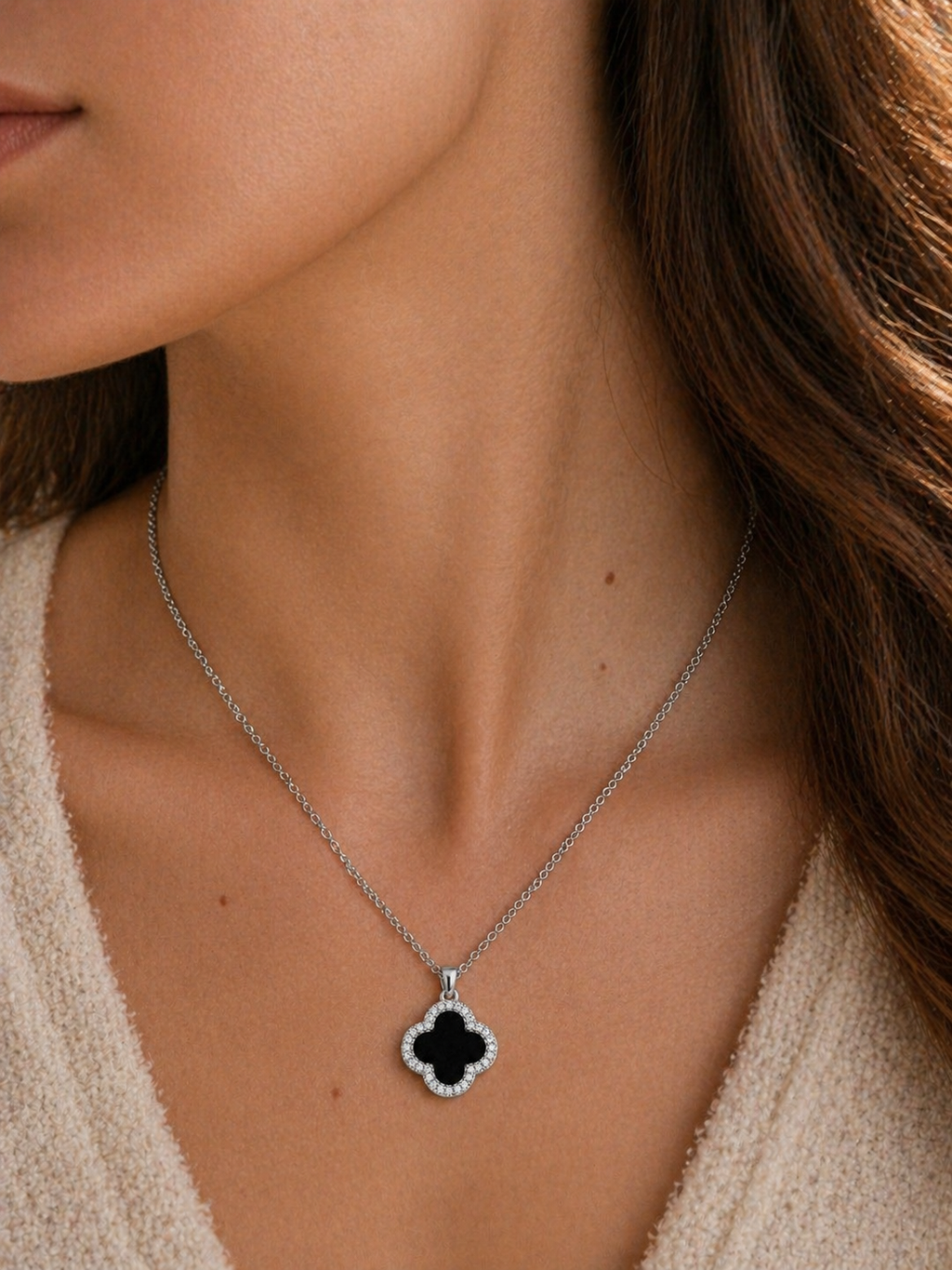 Trèfle Noir Collier – Silber, Edelstahl silberfarben mit schwarzem Kleeblatt