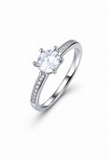Aphrodite Ring – Zirkonia-Solitär mit Sechskrallen-Fassung und Pavé-Besatz, Edelstahl mit Platinbeschichtung